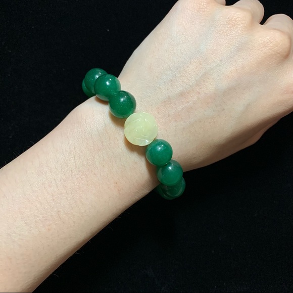 Natural Aventurine and Jade Gemstone Bracelet - Picture 2 of 4